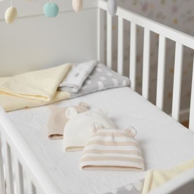 Bonnet bébé en coloris neutres