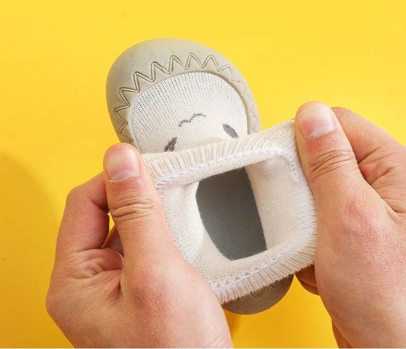 chausson bébé dessus flexible confortable