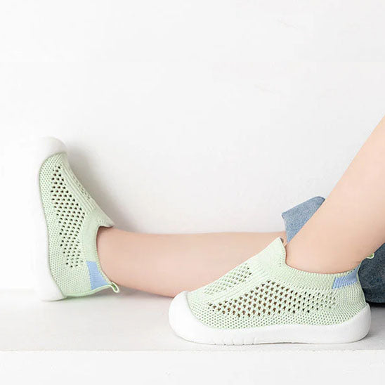 chaussure bébé respirante en maille tricotée