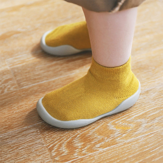 chaussure bébé semelle antidérapante caoutchouc chaussette tricoté